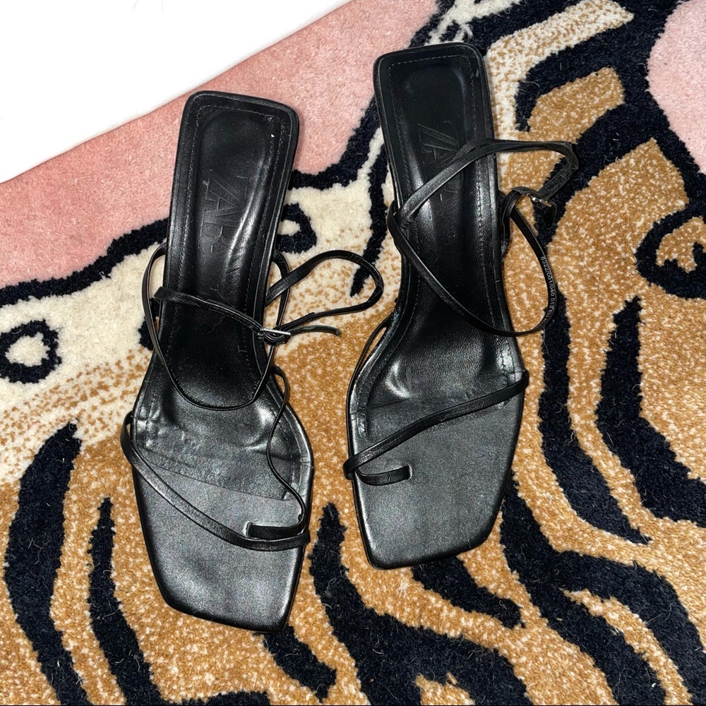 Strapy Black Heals